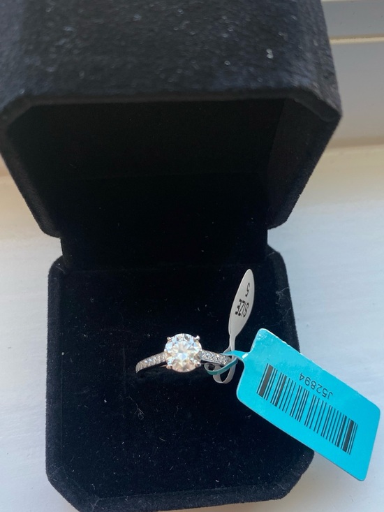 Jewelry - 1 Carat Round Cut Moissanite Ring Size 5